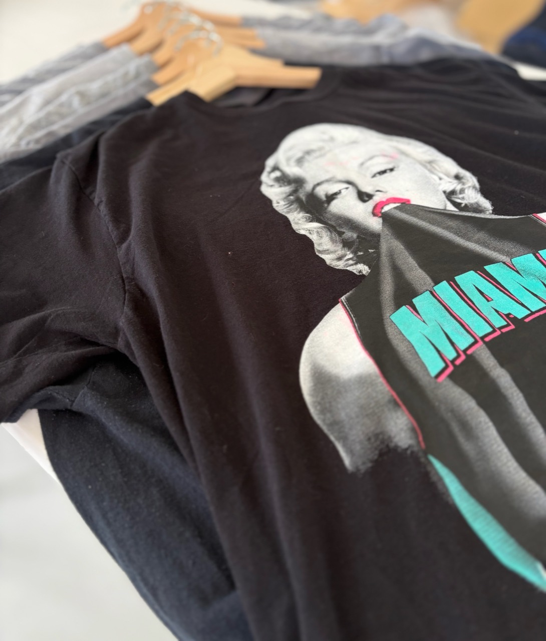 プリントTシャツのクローズアップ写真